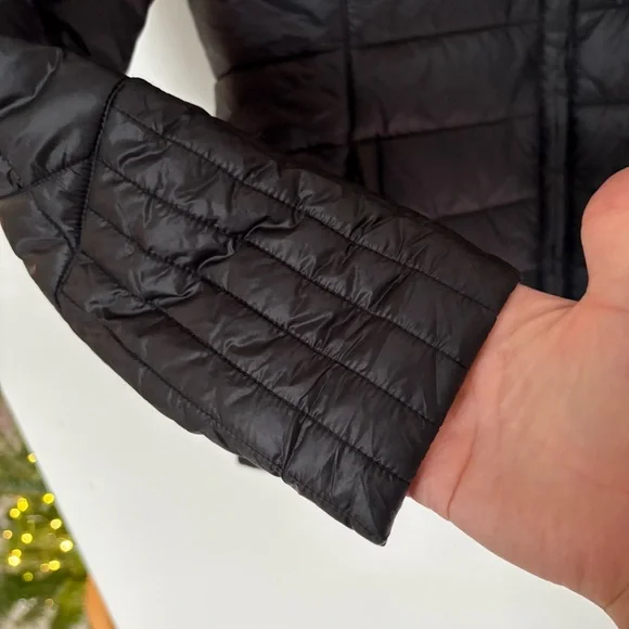 **SOLD*** Patagonia Woman’s Puffer Radalie Insulated Jacket Size XS Black - Picture 6 of 14